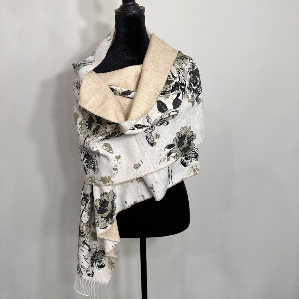 Liz Claiborne Cream and Black Scarf NWOT